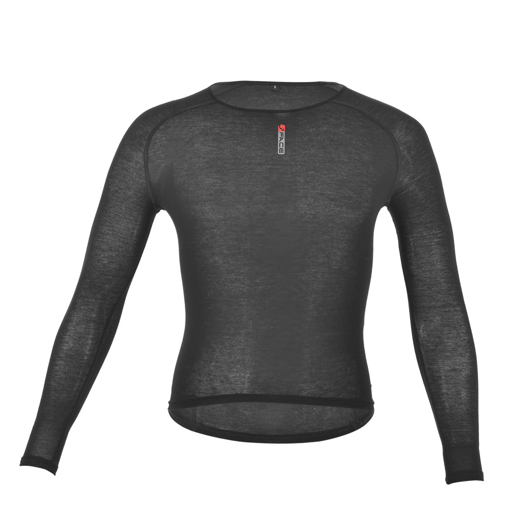 Dieser schwarze 3face Base Layer aus feiner Kaschmirwolle überzeugt durch seine hochwertige Verarbeitung. Das atmungsaktive Naturmaterial bietet optimale Temperaturregulierung und eignet sich besonders für den Einsatz an kühlen Tagen.