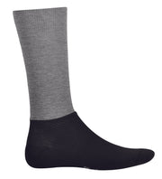 Die 3face ICON Velosocken in Grau mit ergonomischer Passform und atmungsaktivem Material. Das feuchtigkeitsableitende Gewebe sorgt für trockene Füsse, während die nahtlose Konstruktion Reibung minimiert. Perfekt für lange Velotouren und intensives Training.