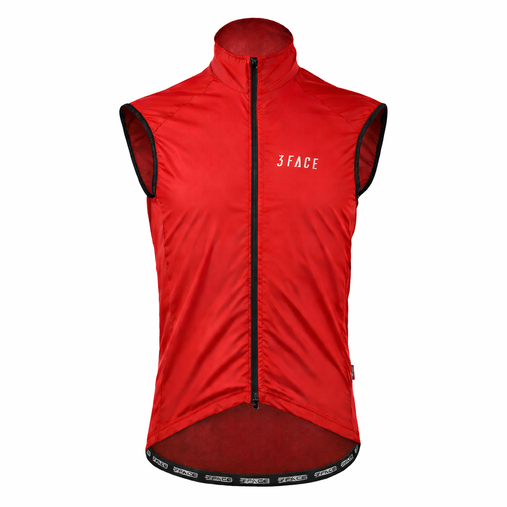 Das PACKABLE Gilet von 3face bietet eine aerodynamische Passform und hervorragende Atmungsaktivität. Das leichte Material sorgt für optimalen Tragekomfort, während der hohe Kragen und die windabweisende Vorderseite Schutz vor kühlem Fahrtwind bieten.