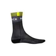 Die gelben DEAL Velosocken von 3face bieten eine perfekte Kombination aus Komfort und Atmungsaktivität. Das leichte, elastische Material sorgt für eine optimale Passform, während die verstärkte Sohle zusätzlichen Halt und Dämpfung bietet. Ideal für lange Velotouren.